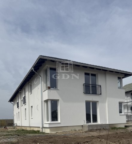 Eladó téglalakás, Mendén 79.9 M Ft, 1+3 szobás