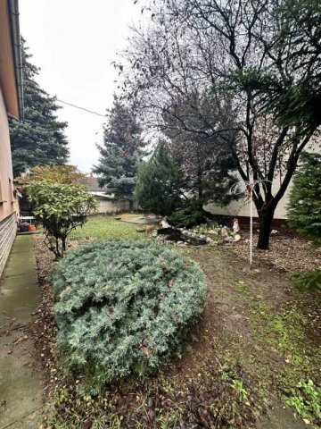 Eladó családi ház, Vecsésen 149.9 M Ft, 5 szobás