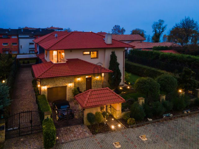 Eladó családi ház, Siófokon 339 M Ft, 5 szobás