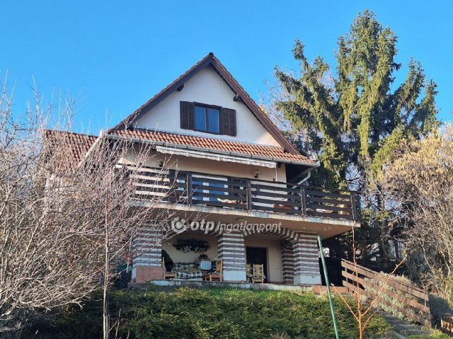 Eladó nyaraló, Csopakon 285 M Ft, 3 szobás / költözzbe.hu