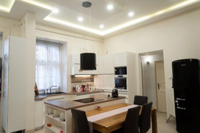 Eladó téglalakás, Budapesten, VII. kerületben 134.9 M Ft