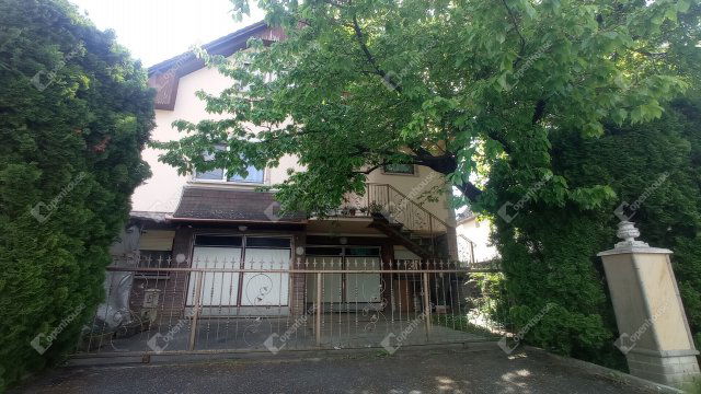 Eladó családi ház, Zalaegerszegen 98 M Ft, 5 szobás