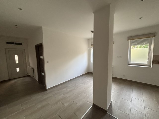 Eladó téglalakás, Tiszaújvárosban, Tisza úton 45 M Ft