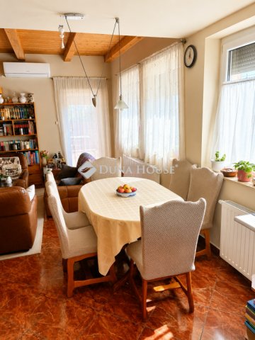Eladó családi ház, Komáromban 207 M Ft, 7 szobás