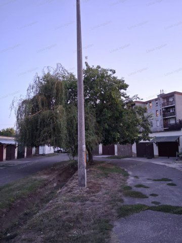 Eladó garázs, Törökszentmiklóson 6.2 M Ft