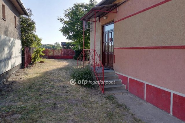 Eladó családi ház, Hosszúpályin 36 M Ft, 2 szobás