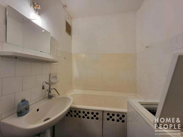 Eladó téglalakás, Szegeden 42.99 M Ft, 1+1 szobás