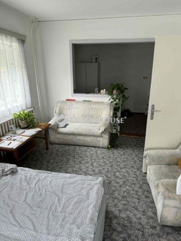 Eladó családi ház, Győrött 135 M Ft, 13 szobás