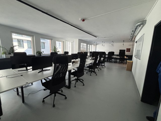 Kiadó iroda, Budapesten, VII. kerületben, Károly körúton