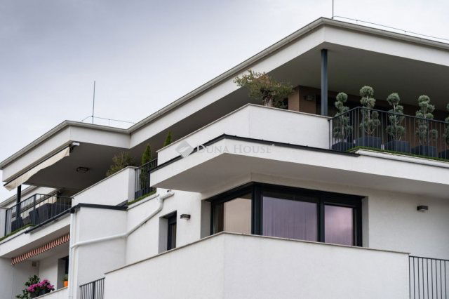 Eladó téglalakás, Székesfehérvárott 99.9 M Ft, 4 szobás