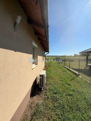 Eladó ikerház, Nagytarcsán 133.7 M Ft, 4 szobás