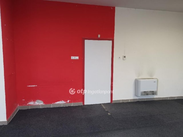 Eladó üzlethelyiség, Komáromban 132 M Ft / költözzbe.hu