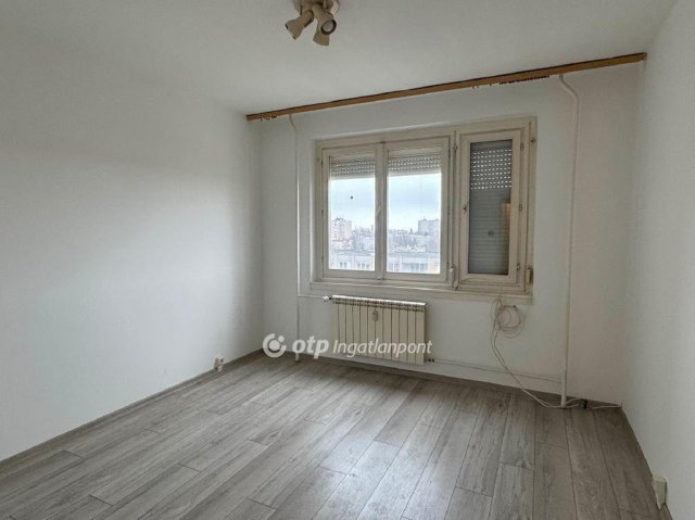 Eladó panellakás, Dunaújvárosban 32.9 M Ft, 2 szobás