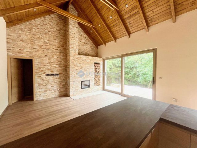 Eladó családi ház, Vonyarcvashegyen 195 M Ft, 4 szobás