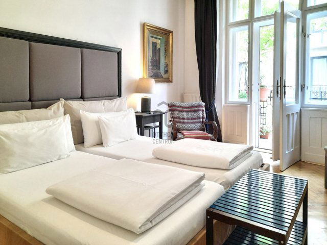 Eladó téglalakás, Budapesten, VI. kerületben 138.9 M Ft