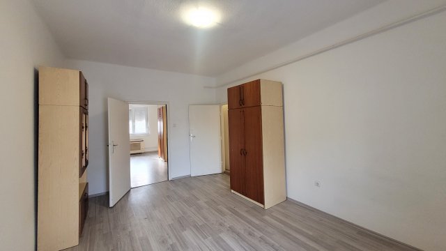 Eladó téglalakás, Jászberényben 29.5 M Ft, 2 szobás