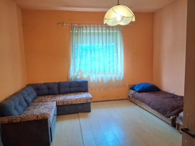 Eladó családi ház, Karádon 34 M Ft, 3 szobás