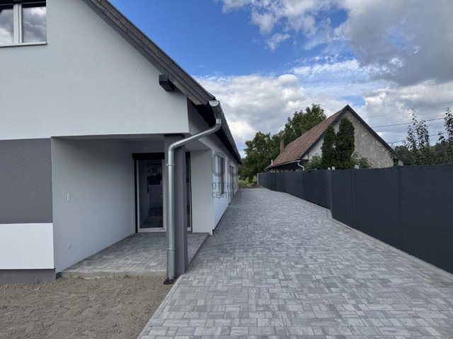 Eladó ikerház, Ráckevén 75.9 M Ft, 4 szobás
