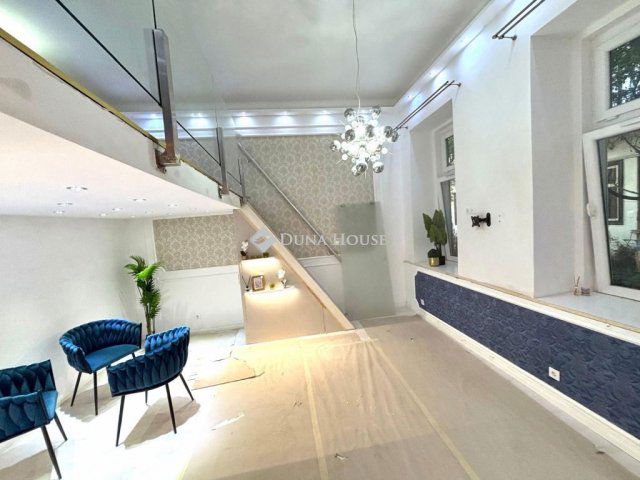 Eladó téglalakás, Budapesten, VI. kerületben 59.8 M Ft, 1 szobás