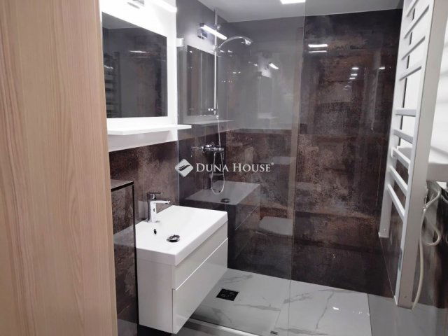 Eladó téglalakás, Budapesten, VII. kerületben 56.4 M Ft