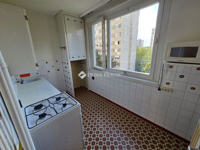 Eladó panellakás, Veszprémben, Stromfeld Aurél utcában 44.9 M Ft