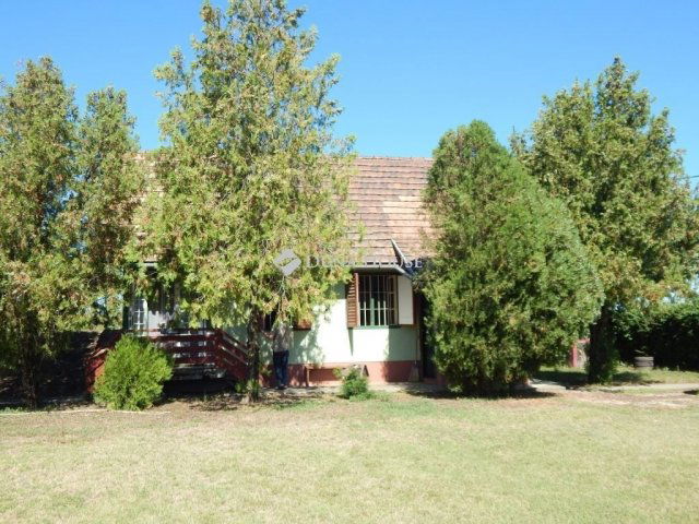 Eladó nyaraló, Enyingen 27.5 M Ft, 2 szobás