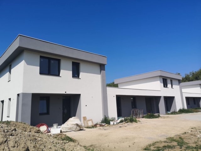 Eladó téglalakás, Ajkán 75 M Ft, 4 szobás