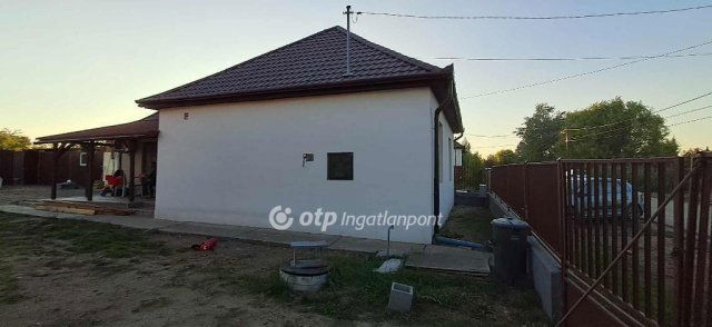 Eladó családi ház, Turán 52.2 M Ft, 3 szobás