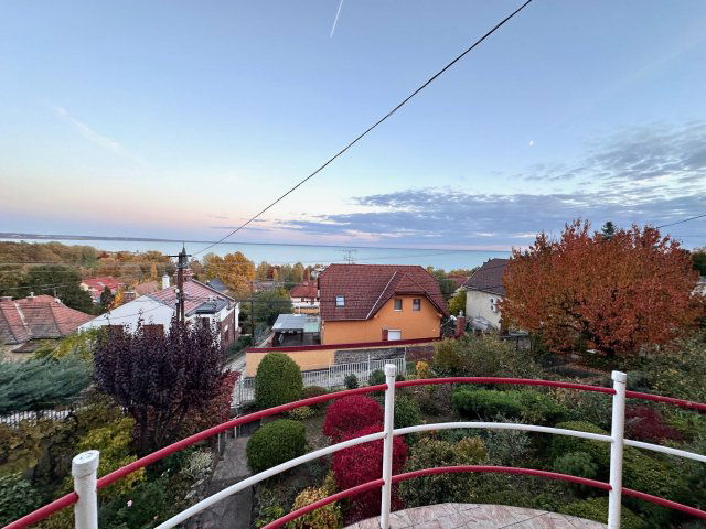 Eladó nyaraló, Balatonalmádiban 89.6 M Ft, 3 szobás