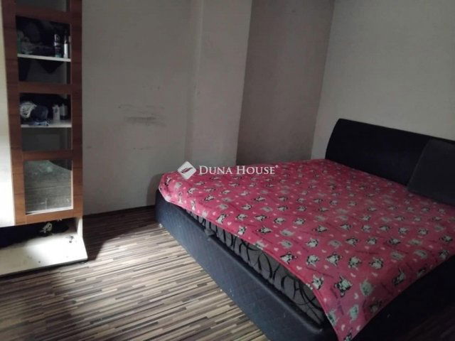 Eladó családi ház, Kunszentmiklóson 23.5 M Ft, 2 szobás