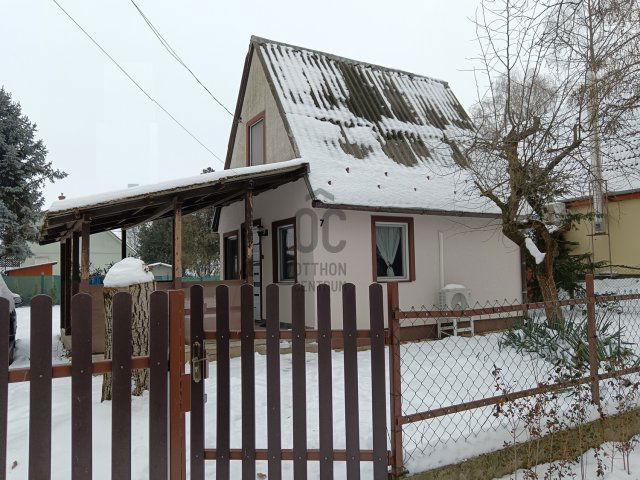 Eladó nyaraló, Ráckevén 36.5 M Ft, 2 szobás