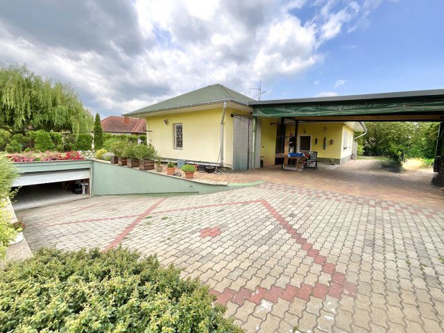 Eladó családi ház, Győrött 66.5 M Ft, 3 szobás