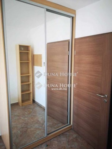 Kiadó téglalakás, albérlet, Pécsett 270 E Ft / hó, 3 szobás