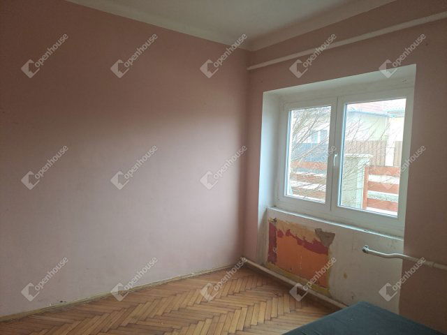 Eladó családi ház, Pécsett 29.9 M Ft, 2 szobás