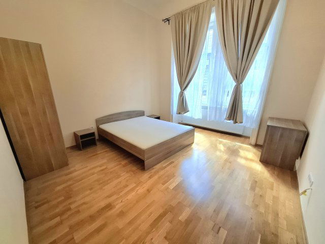 Eladó téglalakás, Budapesten, VI. kerületben, Jókai utcában