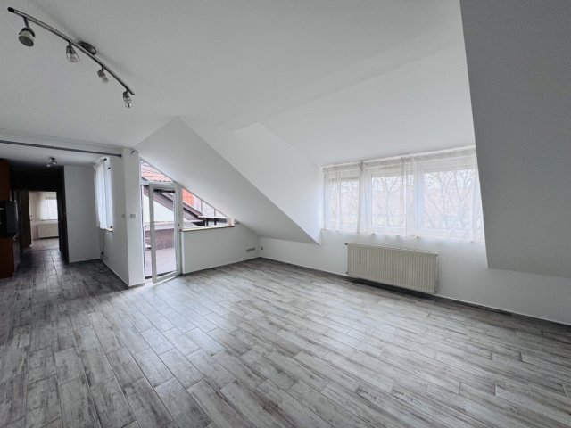 Eladó téglalakás, Pécsett 69.9 M Ft, 3 szobás