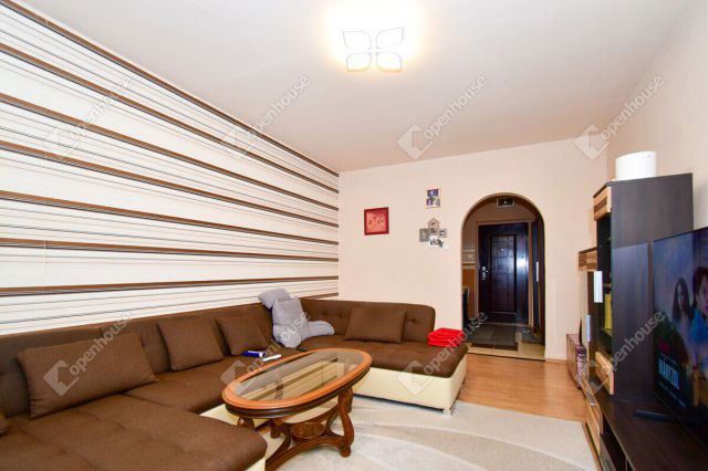 Eladó panellakás, Szegeden 69.5 M Ft, 4 szobás