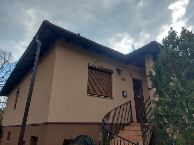 Eladó családi ház, Tatán 185 M Ft, 4 szobás