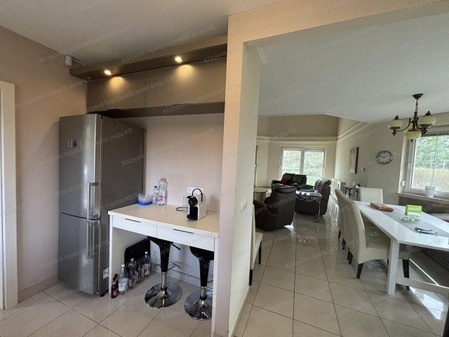 Eladó családi ház, Tatán 332.4 M Ft, 5 szobás