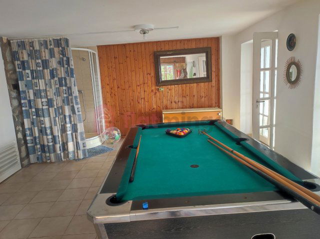 Eladó családi ház, Pécsett 179 M Ft, 6 szobás