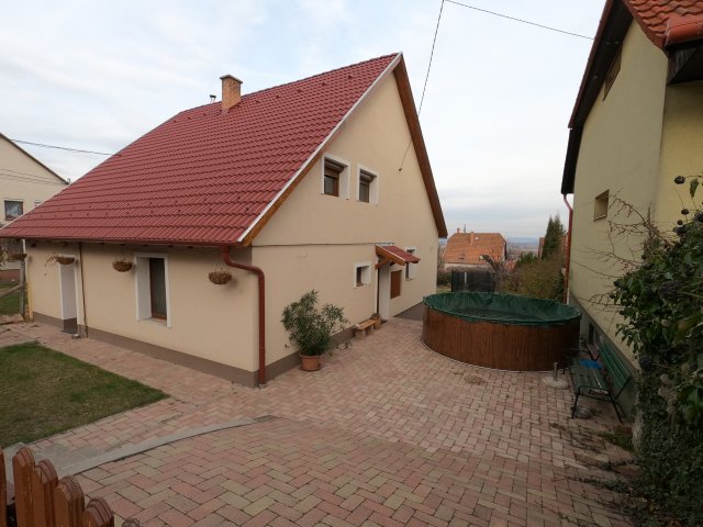 Kiadó családi ház, albérlet, Pomázon 500 E Ft / hó, 4+1 szobás