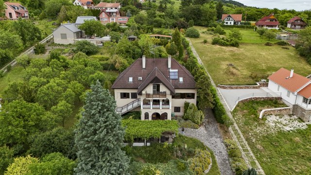 Eladó hotel, Badacsonytomajon 392 M Ft, 11 szobás