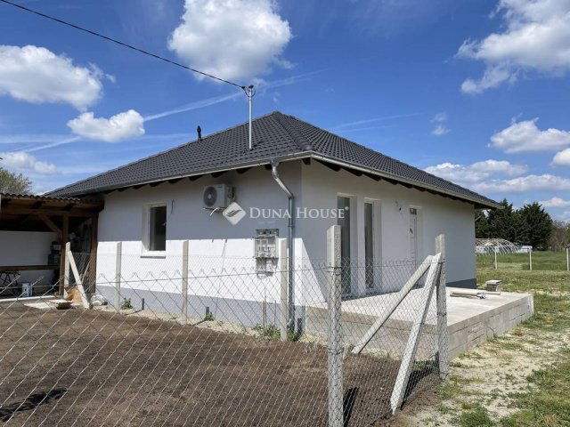 Eladó ikerház, Inárcson 85 M Ft, 4 szobás / költözzbe.hu
