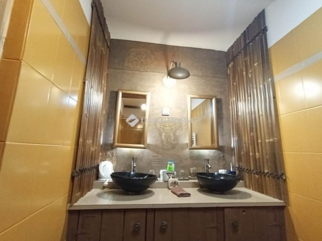 Eladó üzlethelyiség, Nagybörzsönyön 450 M Ft