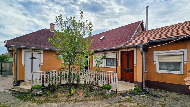 Eladó családi ház, Dunaharasztin 108.99 M Ft, 7 szobás