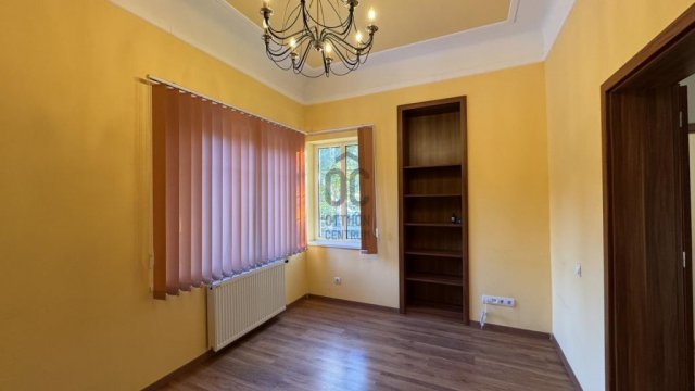 Eladó családi ház, Budapesten, X. kerületben 265 M Ft, 7 szobás