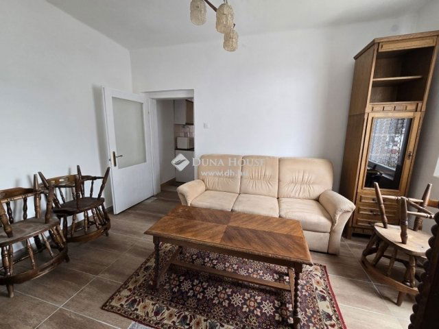 Eladó családi ház, Pécsett 18.5 M Ft, 2+2 szobás