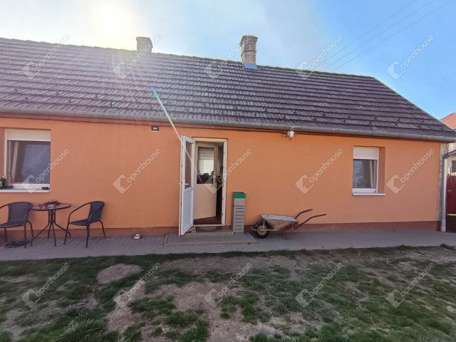 Eladó családi ház, Nagybajomban 26.9 M Ft, 2 szobás