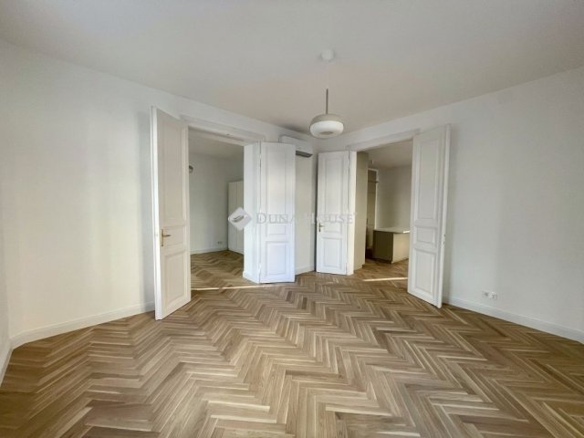 Eladó téglalakás, Budapesten, VI. kerületben 189.9 M Ft