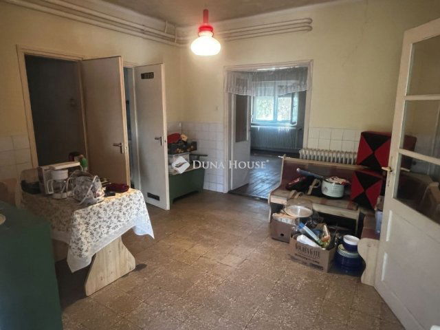 Eladó családi ház, Cecén 32.5 M Ft, 3 szobás